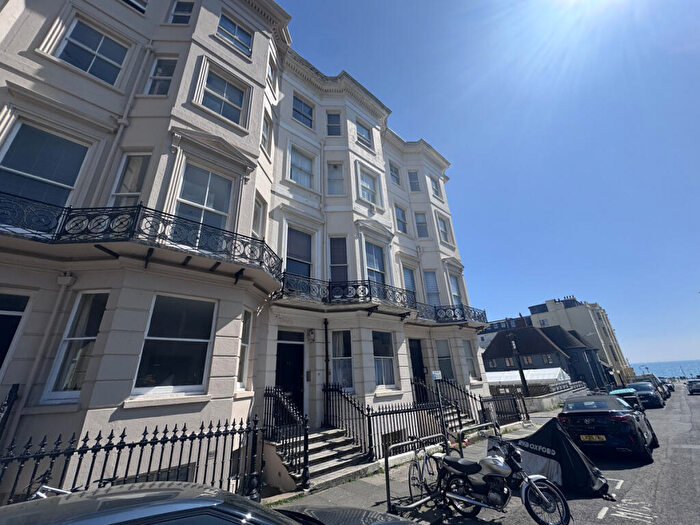 2 Bedroom Apartment For Sale In Holland Road, Hove, BN3