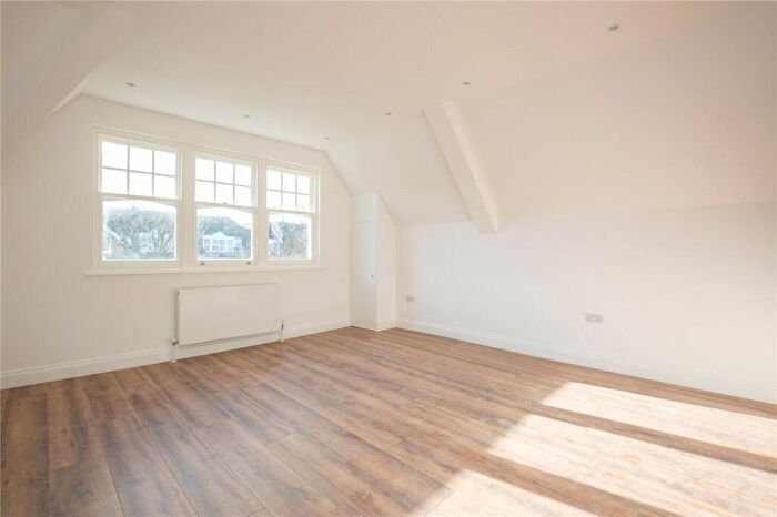 2 Bedroom Apartment To Rent In Queens Avenue, London, N10