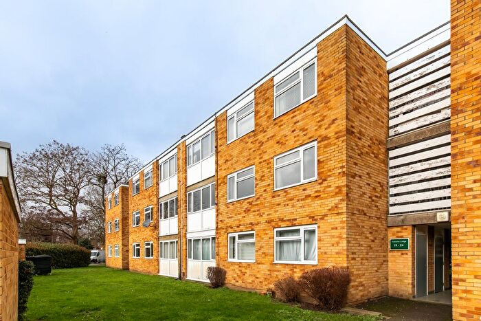 3 Bedroom Flat To Rent In Walpole Road, Teddington, TW11