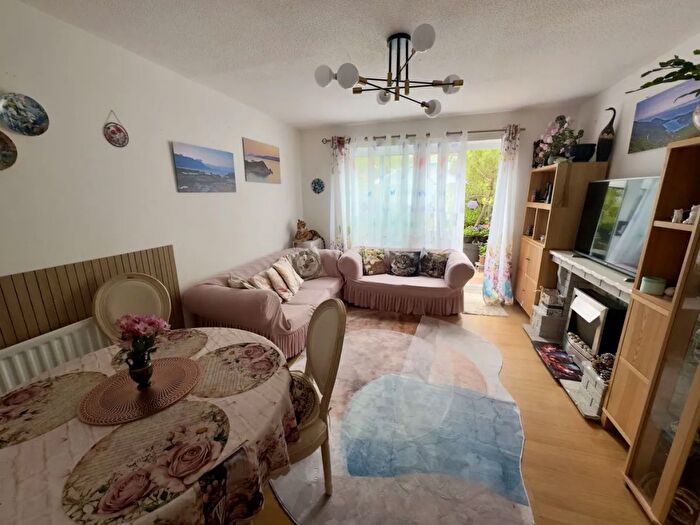2 Bedroom Semi-Detached House For Sale In Richmond Drive, Gravesend, Kent, DA12