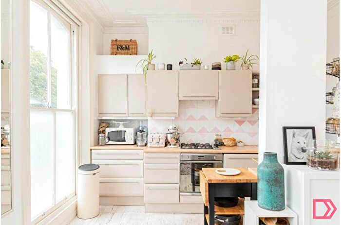 1 Bedroom Flat To Rent In First Floor Westbourne Road, London, N7