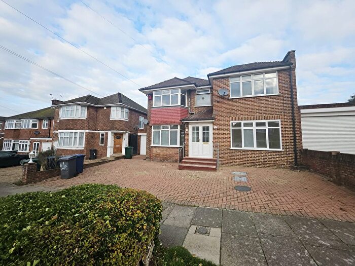4 Bedroom Detached House To Rent In Blackwell Gardens, Edgware, HA8