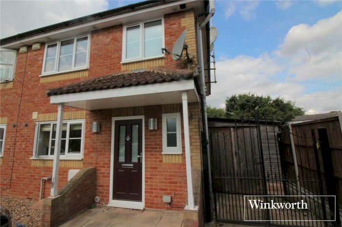 3 Bedroom Semi-Detached House To Rent In Bellchambers Close, London Colney, Hertfordshire, AL2
