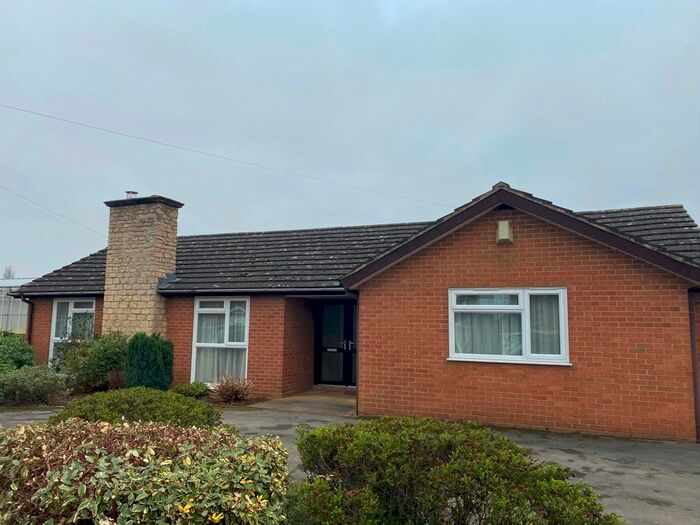 3 Bedroom Detached Bungalow To Rent In Boat Lane, Offenham WR11