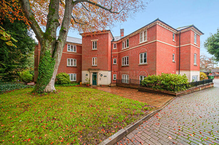 2 Bedroom Flat To Rent In Marnhull Rise, Winchester, Hampshire, SO22