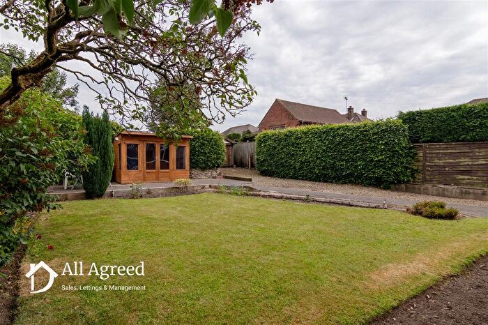 3 Bedroom Bungalow For Sale In Peak Avenue, Riddings, DE55
