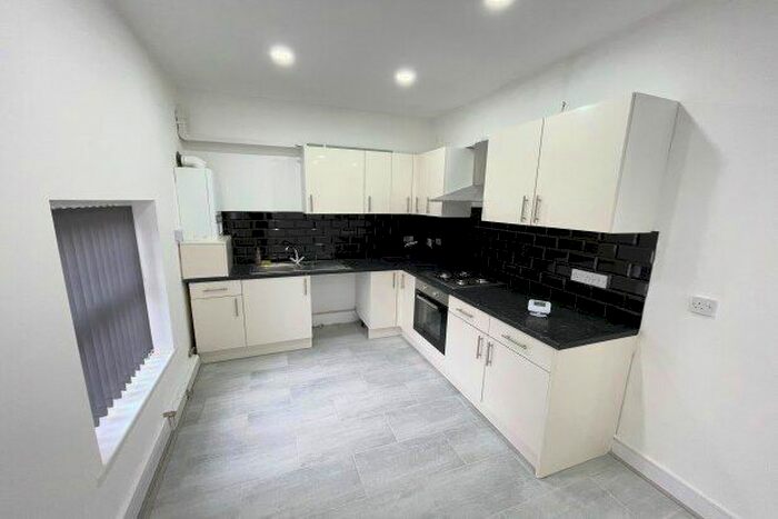 2 Bedroom Flat To Rent In Narborough Road, Leicester, LE3