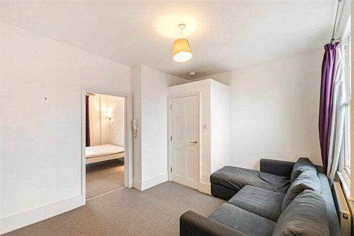 1 Bedroom Flat To Rent In Camberwell New Road, Camberwell, London, SE5