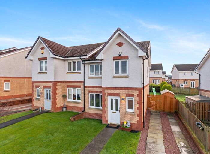 3 Bedroom Semi-Detached House For Sale In Whitehaugh Road, Glasgow, G53