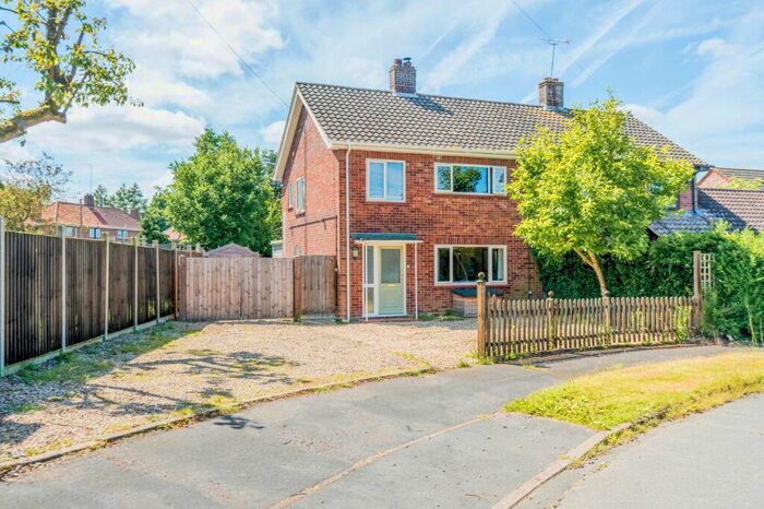 3 Bedroom Semi-Detached House For Sale In Swan Close, Swannington, NR9