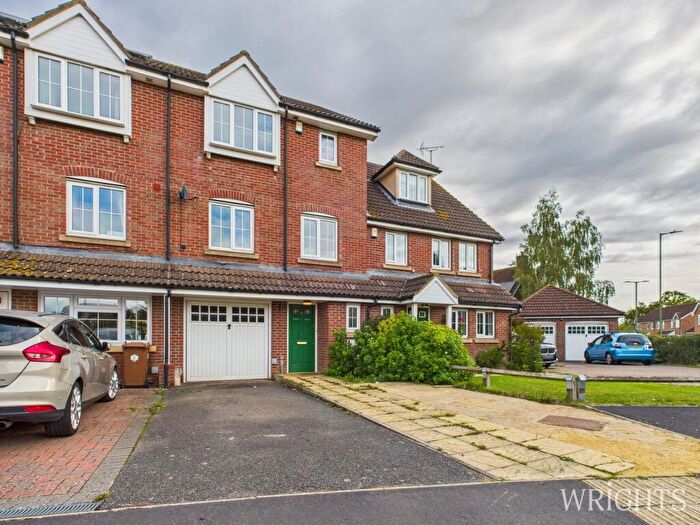 4 Bedroom Town House For Sale In Bluebell Way, Hatfield, AL10