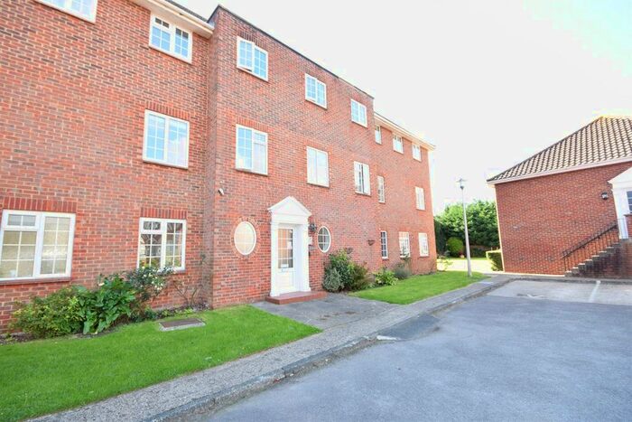 1 Bedroom Flat To Rent In White Ladies Close, Havant, Hampshire, PO9