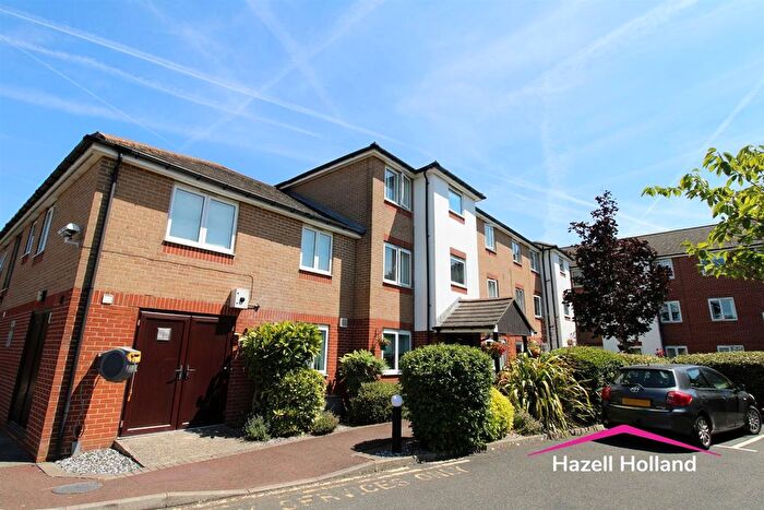 1 Bedroom Flat For Sale In Oakleigh Close, Swanley, BR8