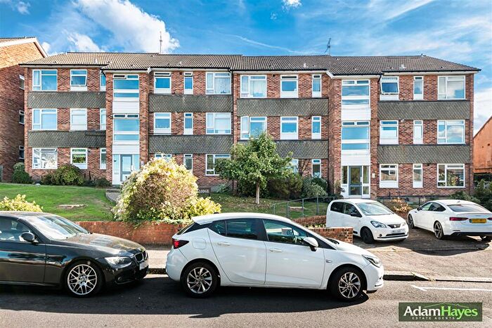 2 Bedroom Apartment For Sale In Somerset Road, Barnet, EN5