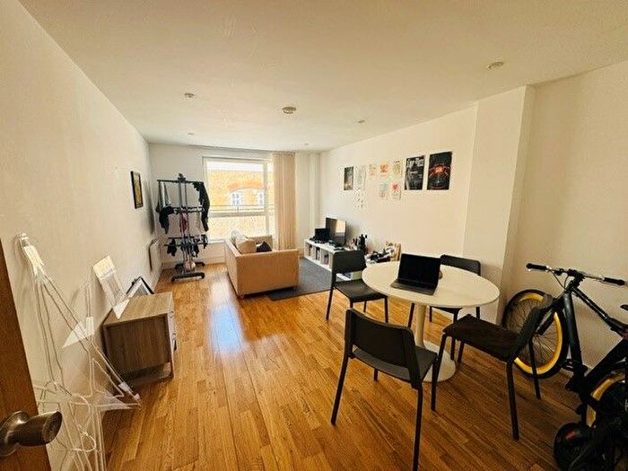 2 Bedroom Flat To Rent In Cheshire Street, Shoreditch, E2