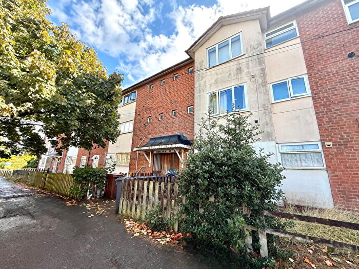 3 Bedroom Flat To Rent In Chilvers Grove, Kingshurst, B37