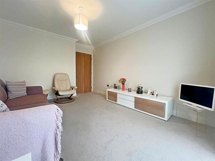 1 Bedroom Flat For Sale In Hornchurch Road, Hornchurch, RM12