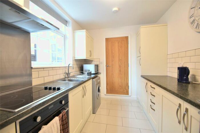 1 Bedroom Maisonette To Rent In Blackamoor Lane, Maidenhead, Berkshire, SL6