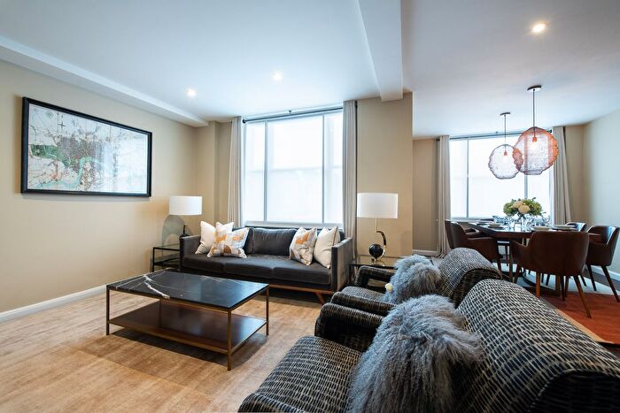 3 Bedroom Flat To Rent In Hill Street, London, W1J