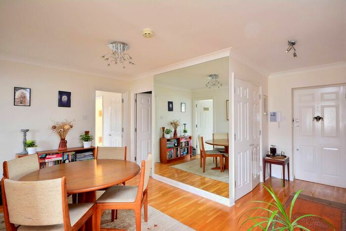 2 Bedroom Flat To Rent In Corney Reach, Grove Park, London W4