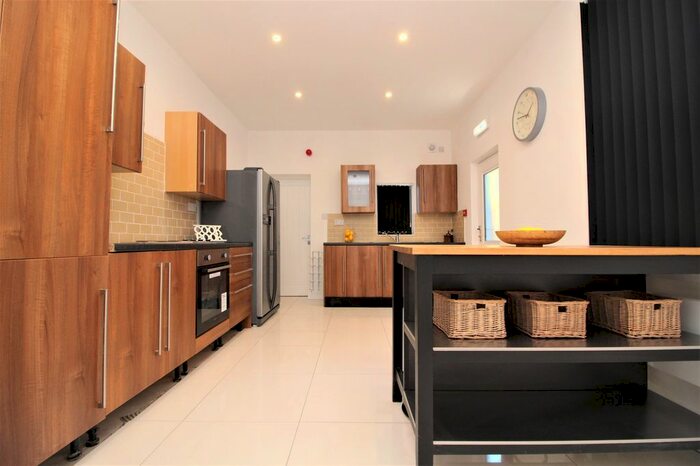 1 Bedroom Flat To Rent In Island Road, Aigburth, Liverpool, L19