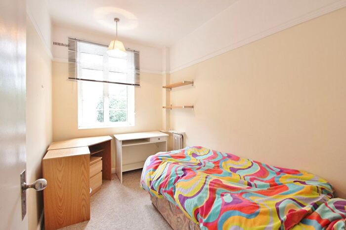 2 Bedroom Flat To Rent In Latymer Court, Hammersmith Road, Hammersmith, W6