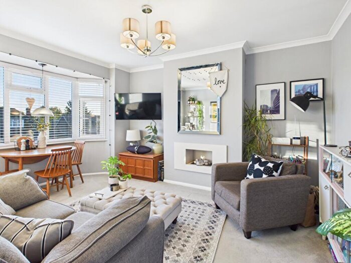 2 Bedroom Apartment For Sale In Pennylets Green, Stoke Poges, Buckinghamshire, SL2