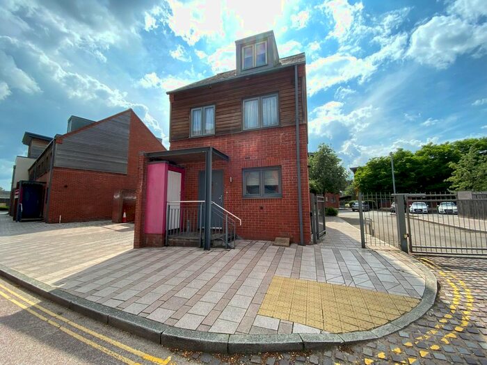 3 Bedroom Property To Rent In Basin Road, Worcester, WR5
