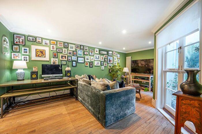 1 Bedroom Flat For Sale In Clanricarde Gardens, Notting Hill Gate, London, W2