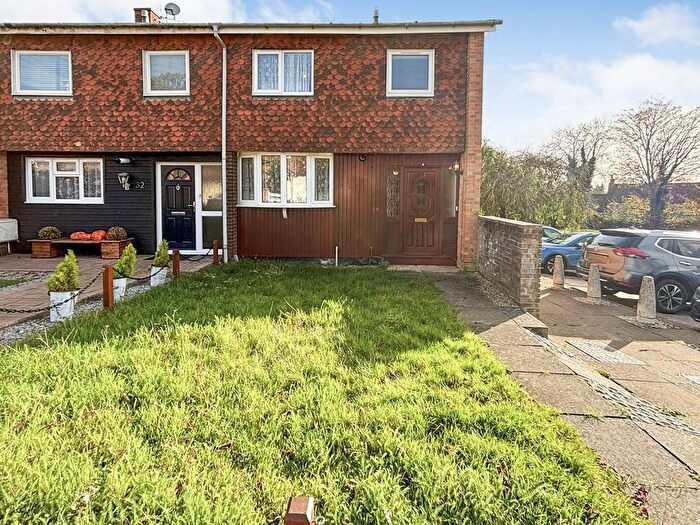 3 Bedroom End Of Terrace House To Rent In Grove Hill, Emmer Green, Reading, RG4