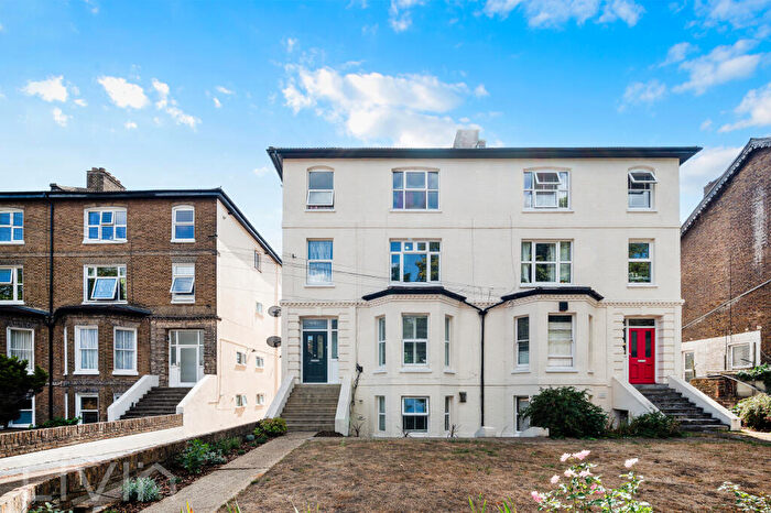 2 Bedroom Maisonette For Sale In Elmwood Road, Croydon, CR0
