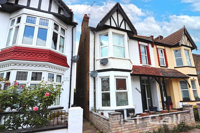 2 Bedroom Flat To Rent In Southbourne Grove, Chalkwell, SS0