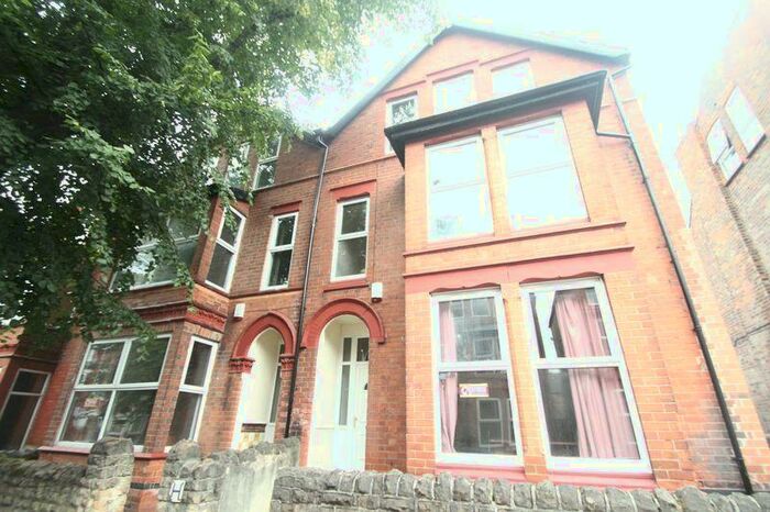 6 Bedroom Terraced House To Rent In Derby Grove, Nottingham, NG7