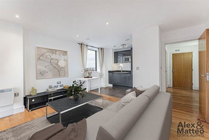 2 Bedroom Flat To Rent In Wharfside Point, Canary Wharf, E14