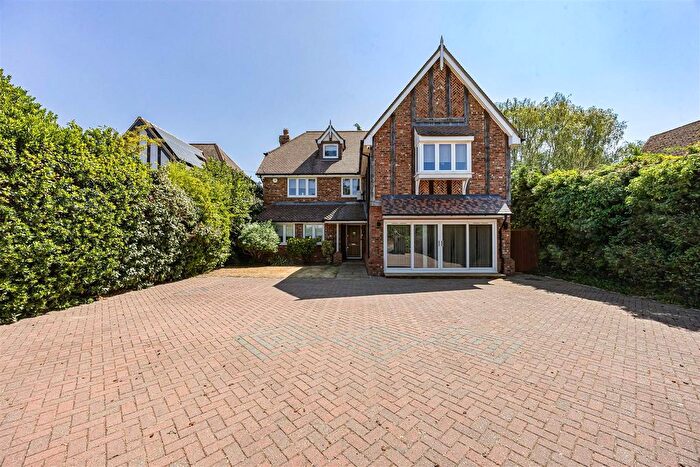 6 Bedroom Detached House For Sale In Waltham Road, White Waltham, Maidenhead, SL6