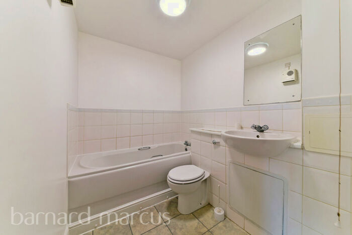 2 Bedroom Apartment To Rent In Cline Road, Bounds Green, London, N11