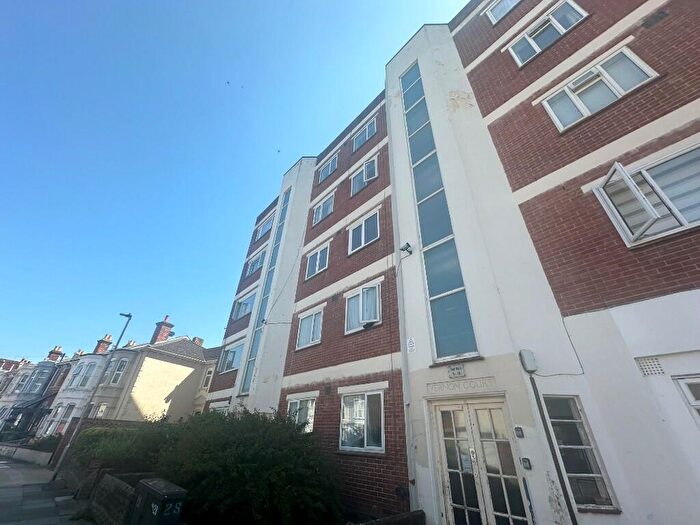 2 Bedroom Flat To Rent In London Road, Portsmouth, Hampshire, PO2