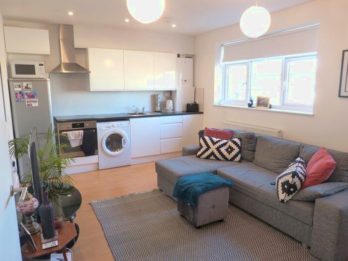 1 Bedroom Flat To Rent In The Crest, London NW4