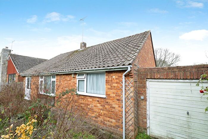 2 Bedroom Detached Bungalow For Sale In Elms Close, Sandleheath, Fordingbridge, SP6