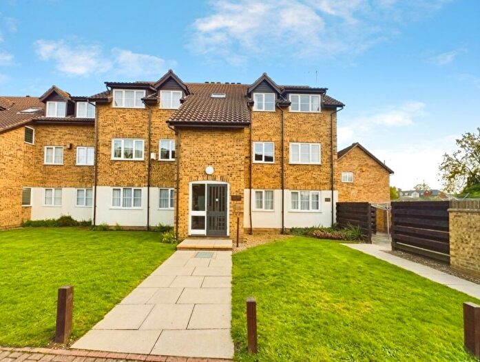 2 Bedroom Flat For Sale In Falcon Close, Dartford, Kent, DA1