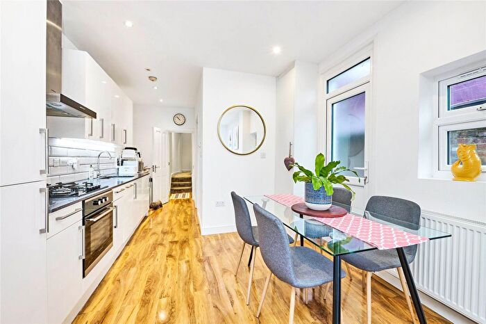 2 Bedroom Flat For Sale In Fallsbrook Road, Furzedown, SW16