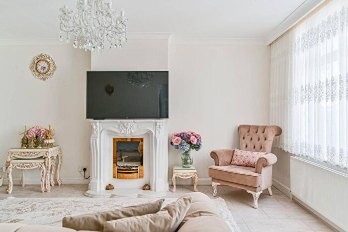 4 Bedroom Semi Detached House For Sale In Calmont Road, Bromley, BR1