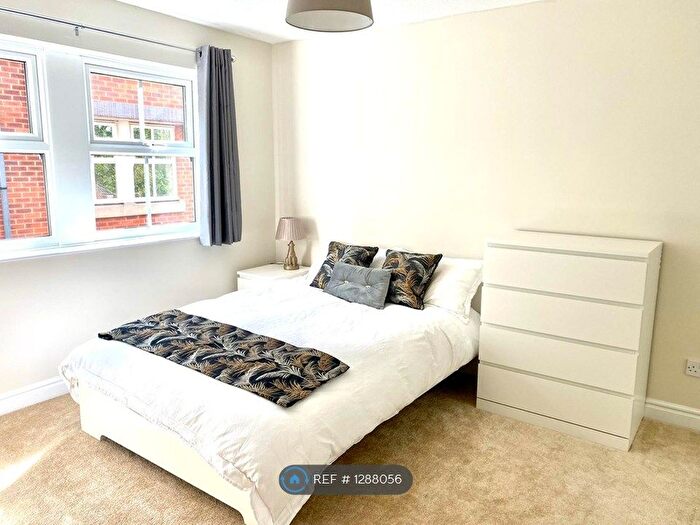 2 Bedroom Flat To Rent In The Cricketers, Leeds, LS5