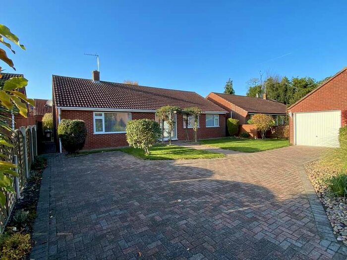 3 Bedroom Detached Bungalow For Sale In High Street, Carlton-le-moorland, LN5