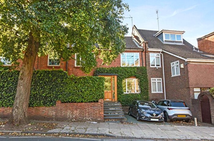 3 Bedroom Terraced House For Sale In The Village, North End Way, NW3