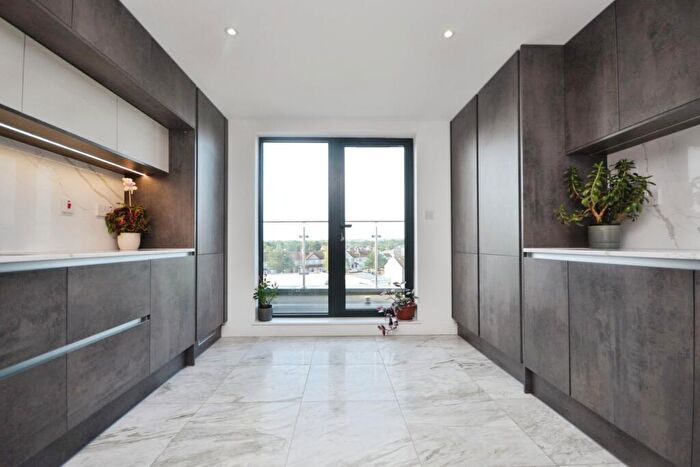 2 Bedroom Flat To Rent In Blackfen Road Sidcup, DA15