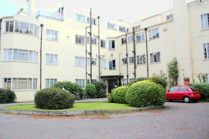 2 Bedroom Flat To Rent In Thurleigh Court, Clapham South, SW12