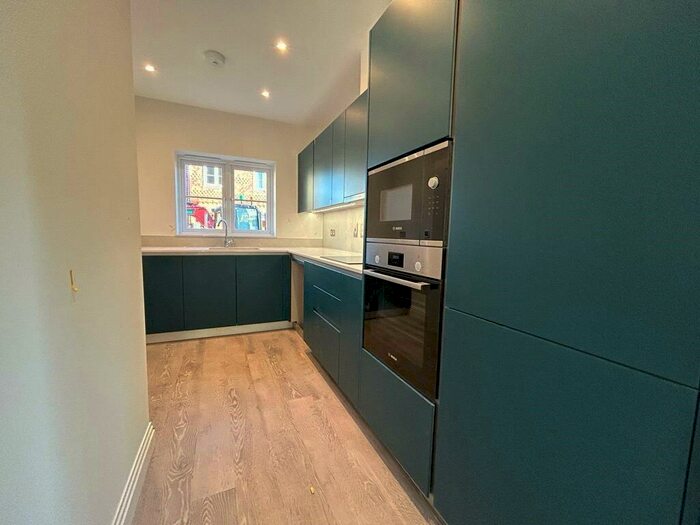 3 Bedroom Semi-Detached House To Rent In Denning Drive, Warfield, Bracknell, Berkshire, RG42