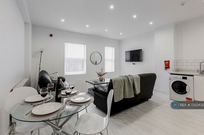 6 Bedroom Terraced House To Rent In Aigburth Road, Liverpool, L17