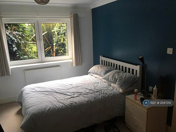 2 Bedroom Flat To Rent In Clarendon Court, Morden, SM4